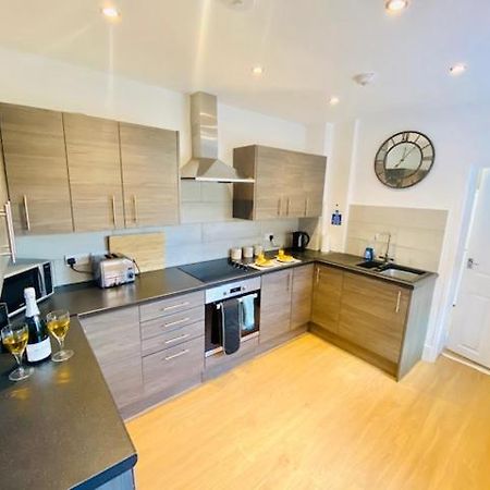 Cannock House ~ 4 Bedrooms All With Ensuite. 루겔레이 외부 사진