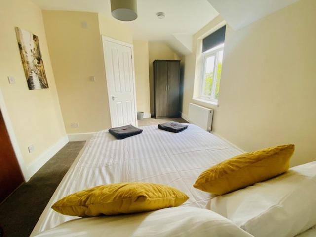 Cannock House ~ 4 Bedrooms All With Ensuite. 루겔레이 외부 사진