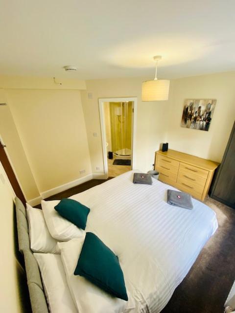 Cannock House ~ 4 Bedrooms All With Ensuite. 루겔레이 외부 사진