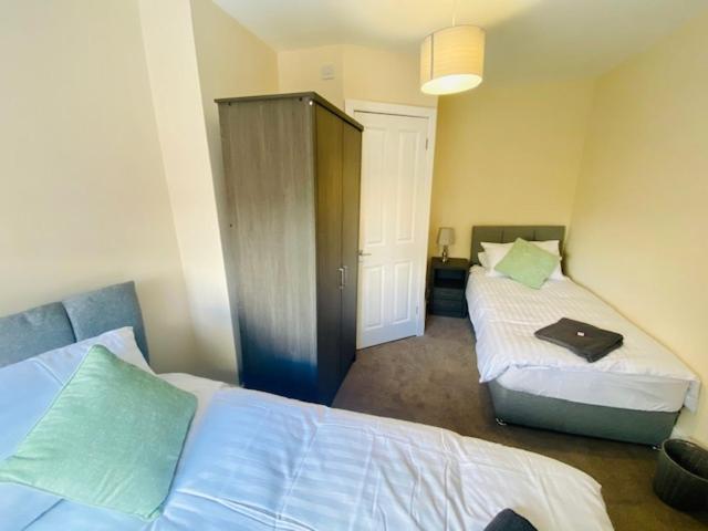 Cannock House ~ 4 Bedrooms All With Ensuite. 루겔레이 외부 사진