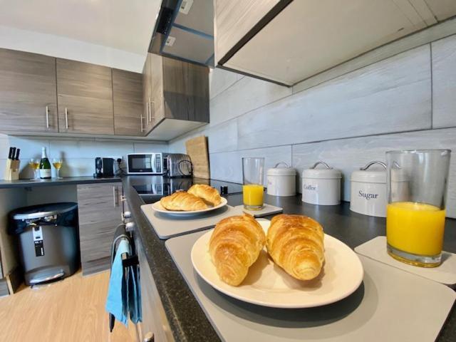 Cannock House ~ 4 Bedrooms All With Ensuite. 루겔레이 외부 사진