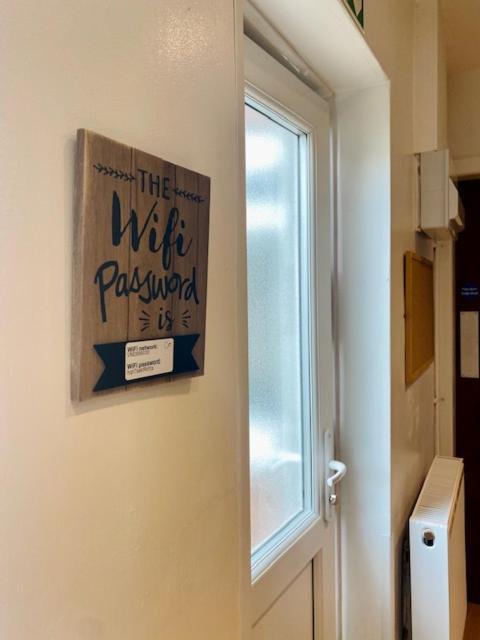 Cannock House ~ 4 Bedrooms All With Ensuite. 루겔레이 외부 사진